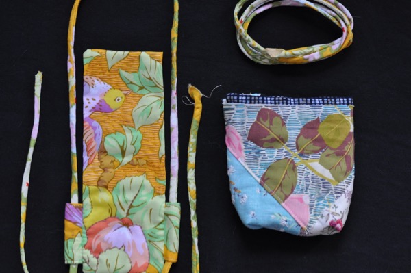 I have been creating and updating a pattern for what I am calling the 'Gather your Sew-plies!!' sewing chateliane (which is free on my blog). In this purse in particular I used the 15 Minutes Play idea, my idea was to use new materials (wool batting, fabrics new to me, and embroidery stitching). It worked, this is not a purse or flow of fabrics that I would have used had I not played with this idea. melanietesta.com/tag/gather-your-sew-plies/